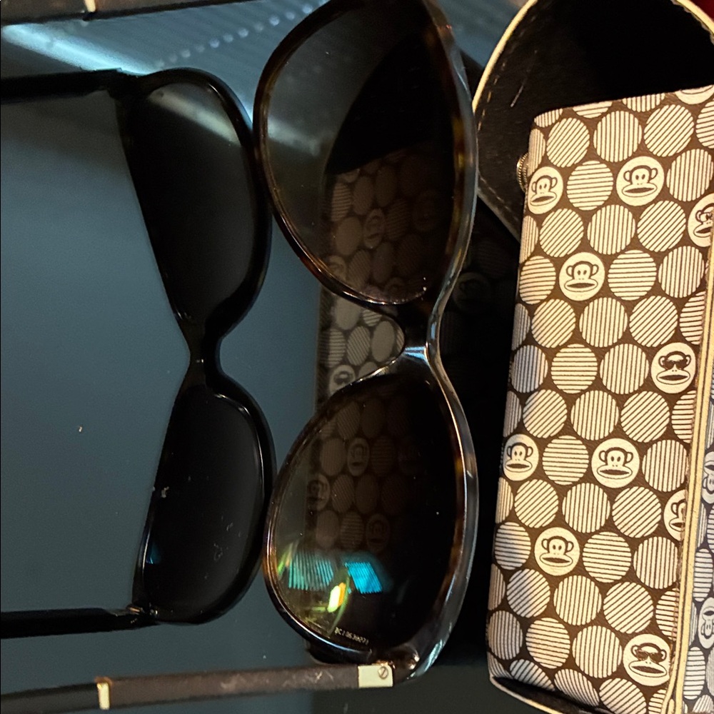 CHANEL Black Sunglasses with Gold CC Accents - Picture 7 of 11